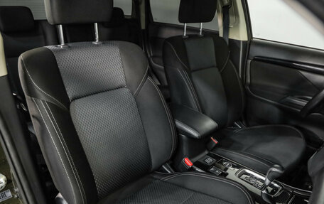 Mitsubishi Outlander III рестайлинг 3, 2020 год, 1 849 000 рублей, 20 фотография