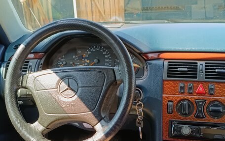 Mercedes-Benz E-Класс, 1998 год, 470 000 рублей, 8 фотография