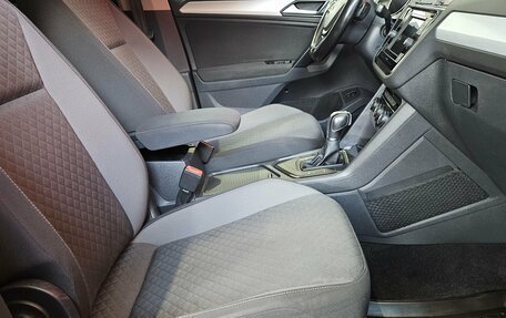 Volkswagen Tiguan II, 2017 год, 2 049 000 рублей, 13 фотография