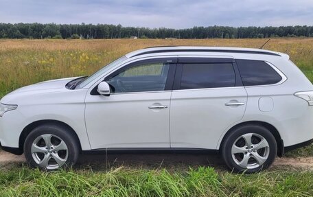Mitsubishi Outlander III рестайлинг 3, 2013 год, 1 100 000 рублей, 2 фотография