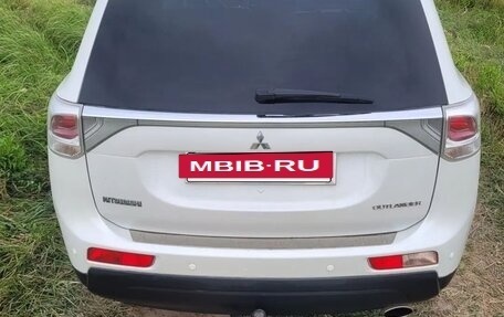 Mitsubishi Outlander III рестайлинг 3, 2013 год, 1 100 000 рублей, 5 фотография