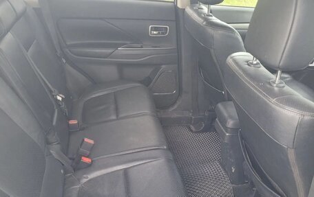 Mitsubishi Outlander III рестайлинг 3, 2013 год, 1 100 000 рублей, 9 фотография