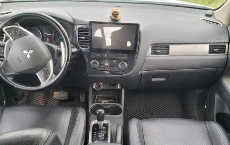 Mitsubishi Outlander III рестайлинг 3, 2013 год, 1 100 000 рублей, 12 фотография