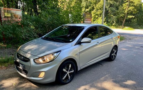 Hyundai Solaris II рестайлинг, 2011 год, 755 000 рублей, 2 фотография