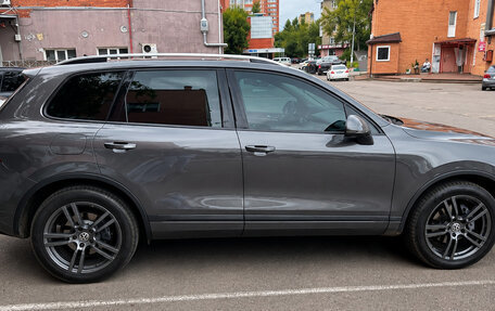 Volkswagen Touareg III, 2012 год, 2 390 000 рублей, 2 фотография