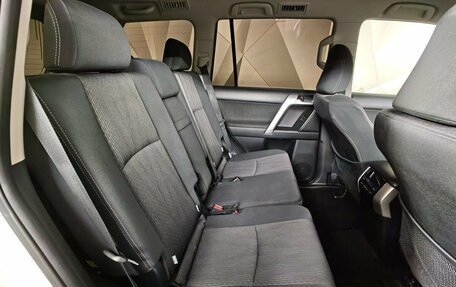 Toyota Land Cruiser Prado 150 рестайлинг 2, 2020 год, 5 000 000 рублей, 16 фотография