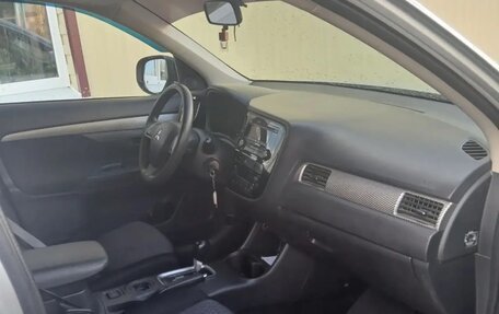 Mitsubishi Outlander III рестайлинг 3, 2014 год, 950 000 рублей, 1 фотография
