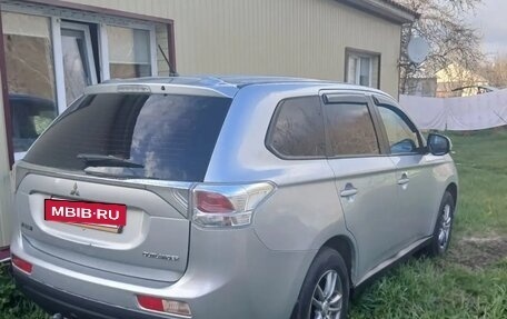 Mitsubishi Outlander III рестайлинг 3, 2014 год, 950 000 рублей, 2 фотография