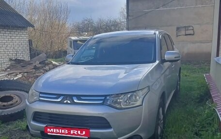 Mitsubishi Outlander III рестайлинг 3, 2014 год, 950 000 рублей, 7 фотография
