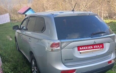 Mitsubishi Outlander III рестайлинг 3, 2014 год, 950 000 рублей, 5 фотография