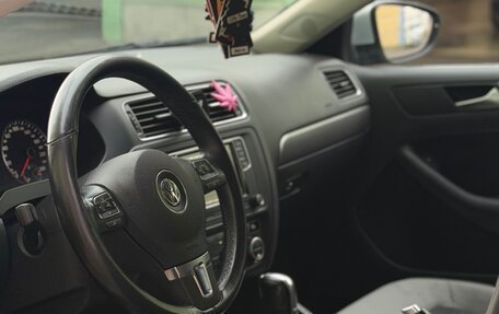Volkswagen Jetta VI, 2012 год, 999 999 рублей, 4 фотография