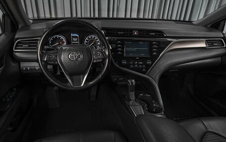 Toyota Camry, 2020 год, 2 450 000 рублей, 6 фотография