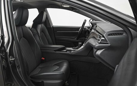 Toyota Camry, 2020 год, 2 450 000 рублей, 8 фотография