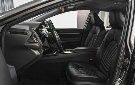 Toyota Camry, 2020 год, 2 450 000 рублей, 10 фотография