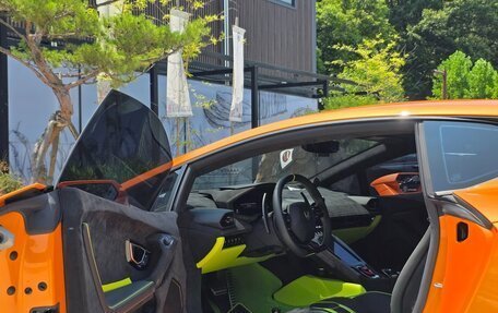 Lamborghini Huracán, 2023 год, 30 000 000 рублей, 11 фотография