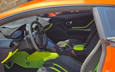 Lamborghini Huracán, 2023 год, 30 000 000 рублей, 12 фотография