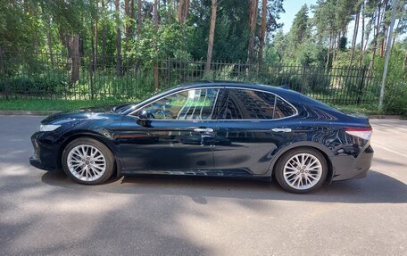 Toyota Camry, 2018 год, 2 590 000 рублей, 2 фотография