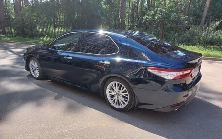 Toyota Camry, 2018 год, 2 590 000 рублей, 3 фотография