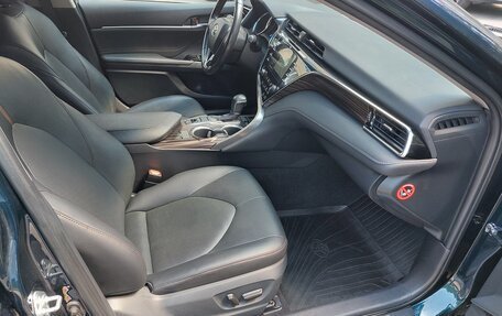 Toyota Camry, 2018 год, 2 590 000 рублей, 11 фотография