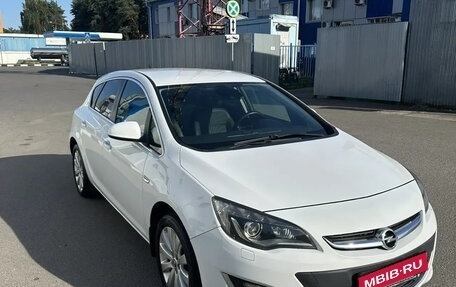Opel Astra J, 2014 год, 850 000 рублей, 1 фотография