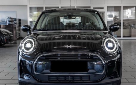 MINI Hatch, 2023 год, 2 490 000 рублей, 2 фотография