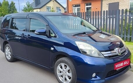 Toyota ISis I, 2013 год, 1 050 000 рублей, 2 фотография