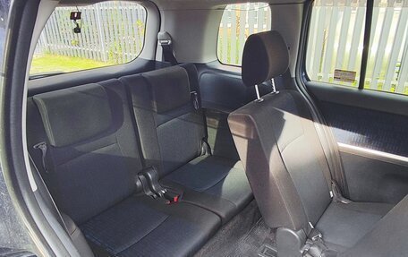 Toyota ISis I, 2013 год, 1 050 000 рублей, 14 фотография