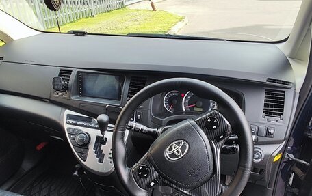 Toyota ISis I, 2013 год, 1 050 000 рублей, 11 фотография
