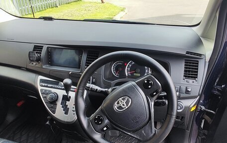Toyota ISis I, 2013 год, 1 050 000 рублей, 13 фотография