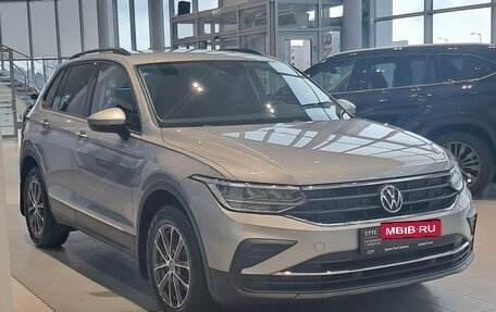Volkswagen Tiguan II, 2021 год, 2 674 000 рублей, 3 фотография