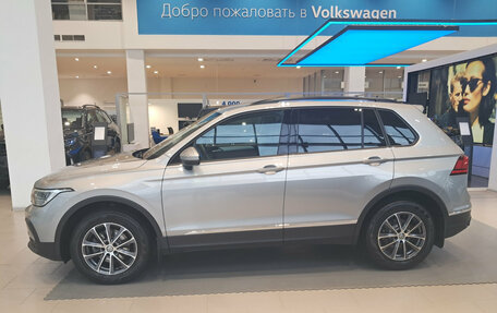 Volkswagen Tiguan II, 2021 год, 2 674 000 рублей, 10 фотография