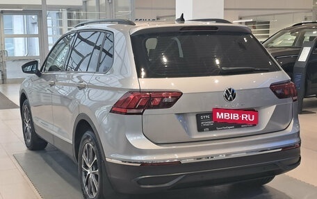 Volkswagen Tiguan II, 2021 год, 2 674 000 рублей, 8 фотография