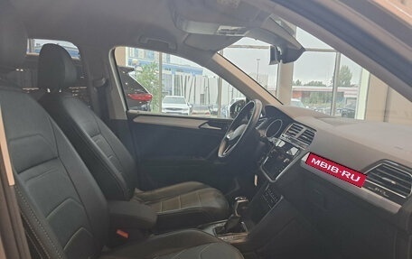 Volkswagen Tiguan II, 2021 год, 2 674 000 рублей, 13 фотография