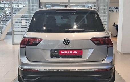 Volkswagen Tiguan II, 2021 год, 2 674 000 рублей, 7 фотография