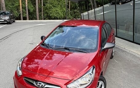 Hyundai Solaris II рестайлинг, 2013 год, 810 000 рублей, 2 фотография