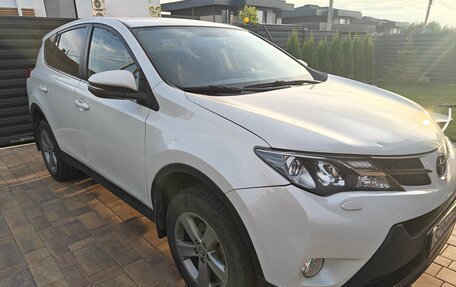 Toyota RAV4, 2015 год, 1 950 000 рублей, 2 фотография