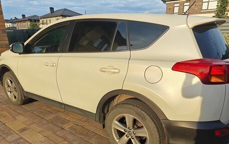 Toyota RAV4, 2015 год, 1 950 000 рублей, 4 фотография