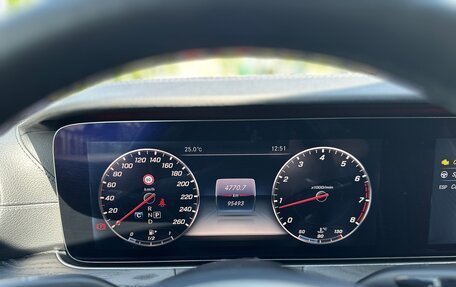 Mercedes-Benz E-Класс, 2018 год, 3 400 000 рублей, 24 фотография