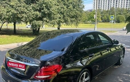 Mercedes-Benz E-Класс, 2017 год, 3 000 000 рублей, 4 фотография