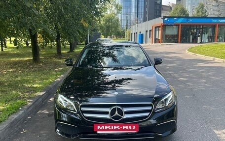 Mercedes-Benz E-Класс, 2017 год, 3 000 000 рублей, 2 фотография