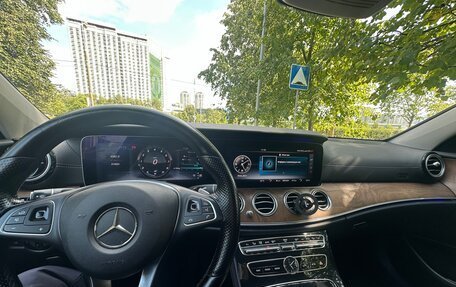 Mercedes-Benz E-Класс, 2017 год, 3 000 000 рублей, 9 фотография