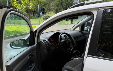 Volkswagen Touran III, 2009 год, 600 000 рублей, 2 фотография