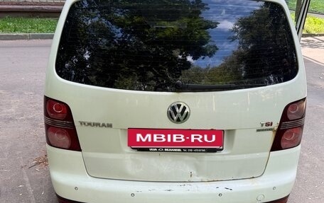 Volkswagen Touran III, 2009 год, 600 000 рублей, 4 фотография