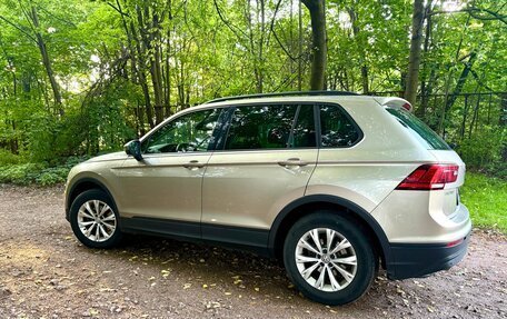 Volkswagen Tiguan II, 2019 год, 2 300 000 рублей, 3 фотография