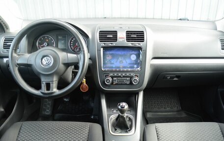 Volkswagen Jetta VI, 2010 год, 549 888 рублей, 7 фотография
