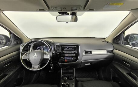 Mitsubishi Outlander III рестайлинг 3, 2013 год, 1 325 000 рублей, 9 фотография