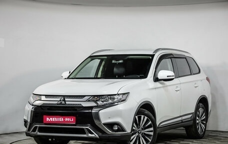 Mitsubishi Outlander III рестайлинг 3, 2020 год, 2 049 000 рублей, 1 фотография