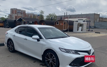 Toyota Camry, 2020 год, 3 300 000 рублей, 2 фотография