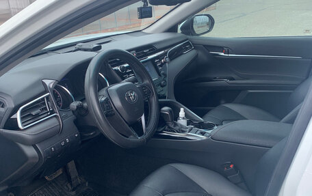 Toyota Camry, 2020 год, 3 300 000 рублей, 10 фотография