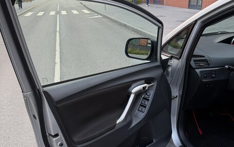 Toyota Verso I, 2011 год, 1 250 000 рублей, 14 фотография